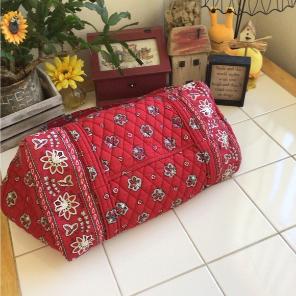 ‘Vera Bradley’ Quilted Red Bandana Duffel Bag - Picture 5 of 9